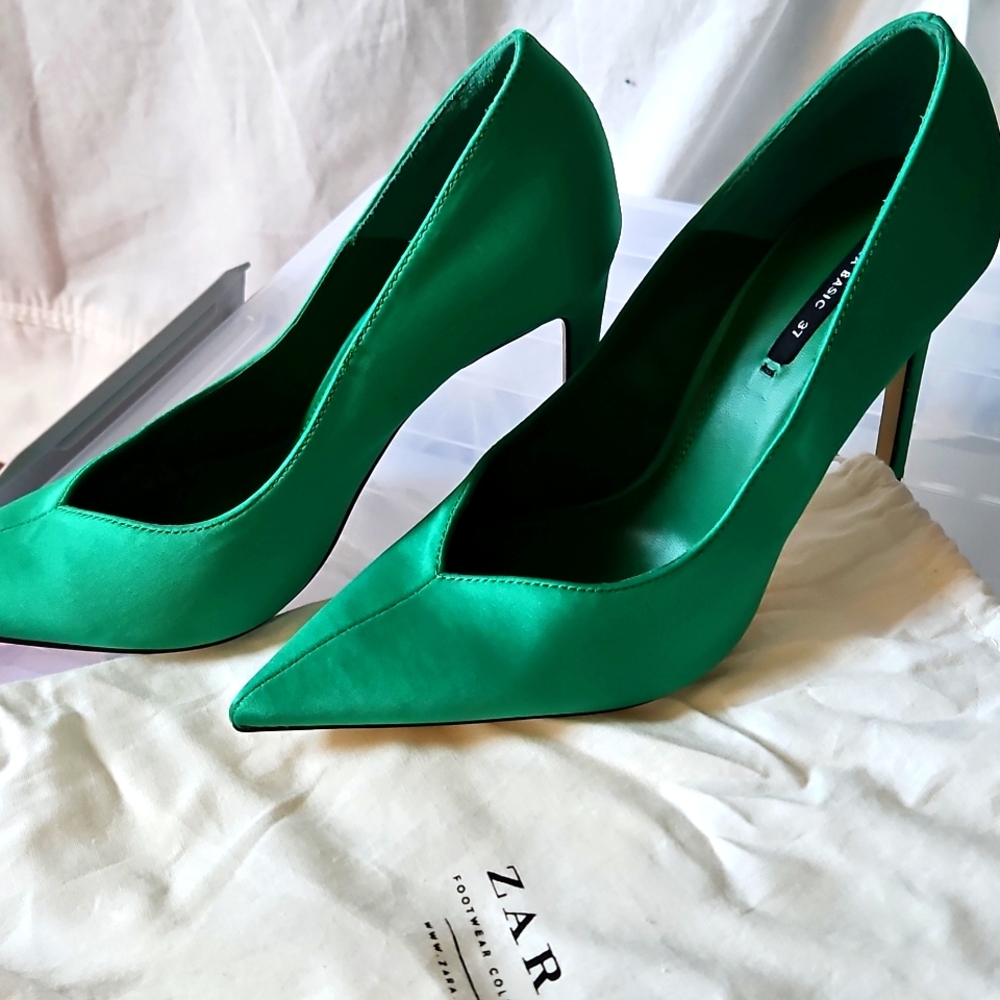 Beautiful green zara high heels